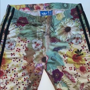 Adidas floral leggings 💕